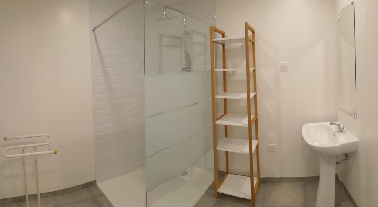 Appartements Renove 2023 Proche Aeroport 5Min, Gare Sncf 2 Min, Tramway Au Pied De L'Immeuble , Parking Possible, Renovated Apartments 2023 Near The Airport 5 Min, Train Station 2 Min, Tram Next To The Building 1 Min, Parking Possible Nizza Esterno foto
