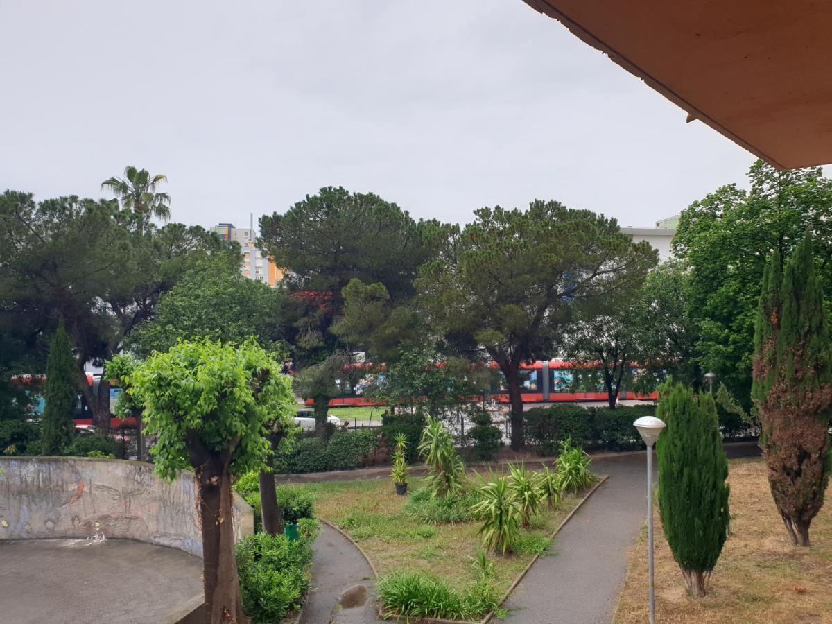 Appartements Renove 2023 Proche Aeroport 5Min, Gare Sncf 2 Min, Tramway Au Pied De L'Immeuble , Parking Possible, Renovated Apartments 2023 Near The Airport 5 Min, Train Station 2 Min, Tram Next To The Building 1 Min, Parking Possible Nizza Esterno foto