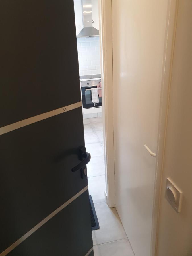 Appartements Renove 2023 Proche Aeroport 5Min, Gare Sncf 2 Min, Tramway Au Pied De L'Immeuble , Parking Possible, Renovated Apartments 2023 Near The Airport 5 Min, Train Station 2 Min, Tram Next To The Building 1 Min, Parking Possible Nizza Camera foto