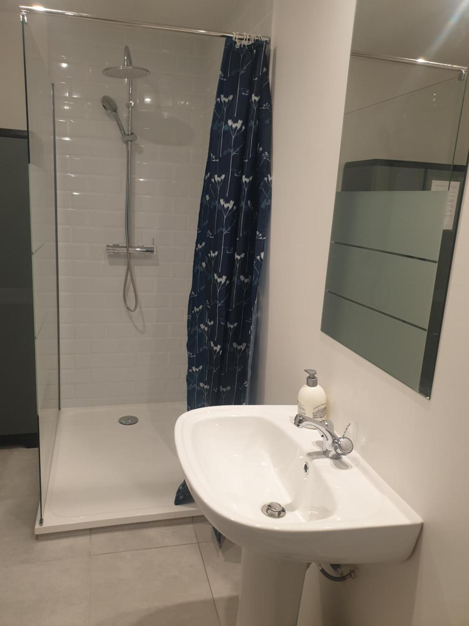 Appartements Renove 2023 Proche Aeroport 5Min, Gare Sncf 2 Min, Tramway Au Pied De L'Immeuble , Parking Possible, Renovated Apartments 2023 Near The Airport 5 Min, Train Station 2 Min, Tram Next To The Building 1 Min, Parking Possible Nizza Camera foto